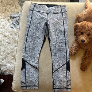Black & white Lululemon 7/8 leggings